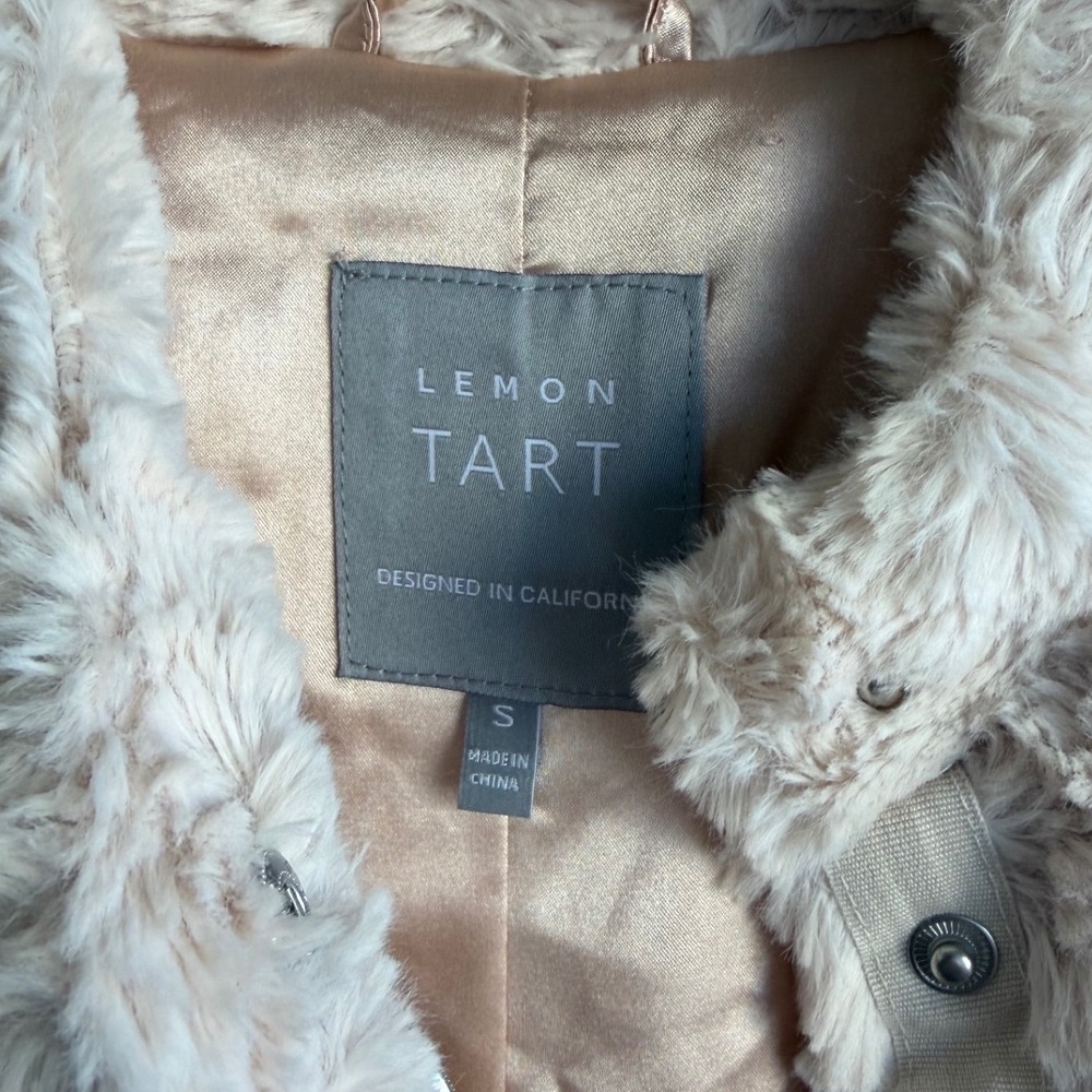 Lemon Tart Sabina Faux Fur Jacket Blush Beige Chevron Swirl Snap Front Small - Picture 5 of 9